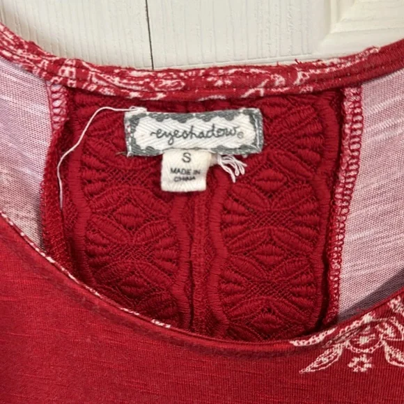 Eyeshadow brand - sleeveless red top slit in the back size Small - Picture 3 of 3